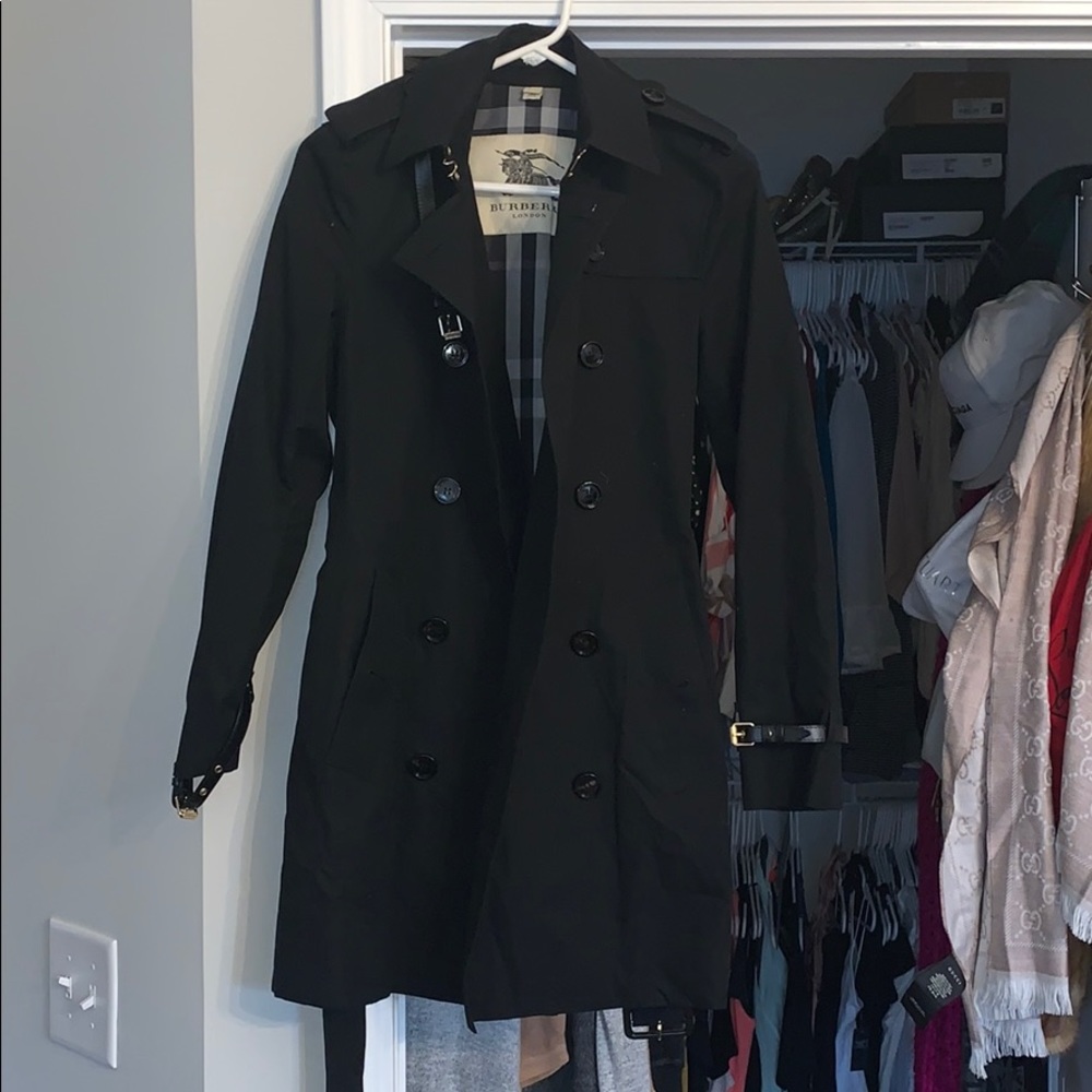 Stunning Burberry Kensington Trench